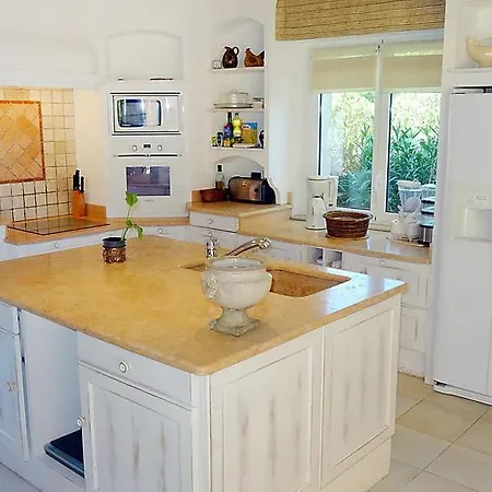 Sleeps 8 Pool Wifi * Grimaud